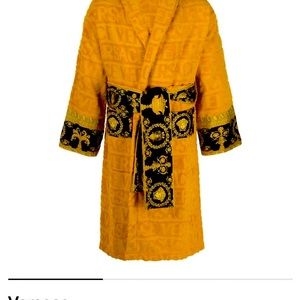 genuine Versace gold robe with box.
Barely worn, retails for $725